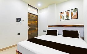 Collection O Sheesh Mahal Hotel